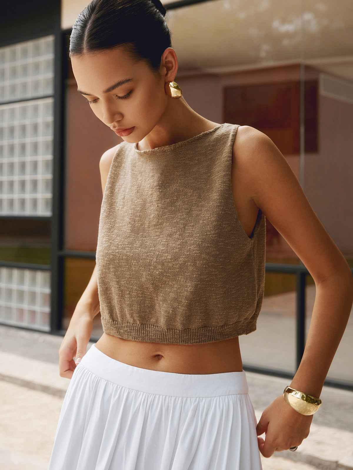 Stylish White Sleeveless Crop Top with Soft Fabric and Tailored Fit - Jamota