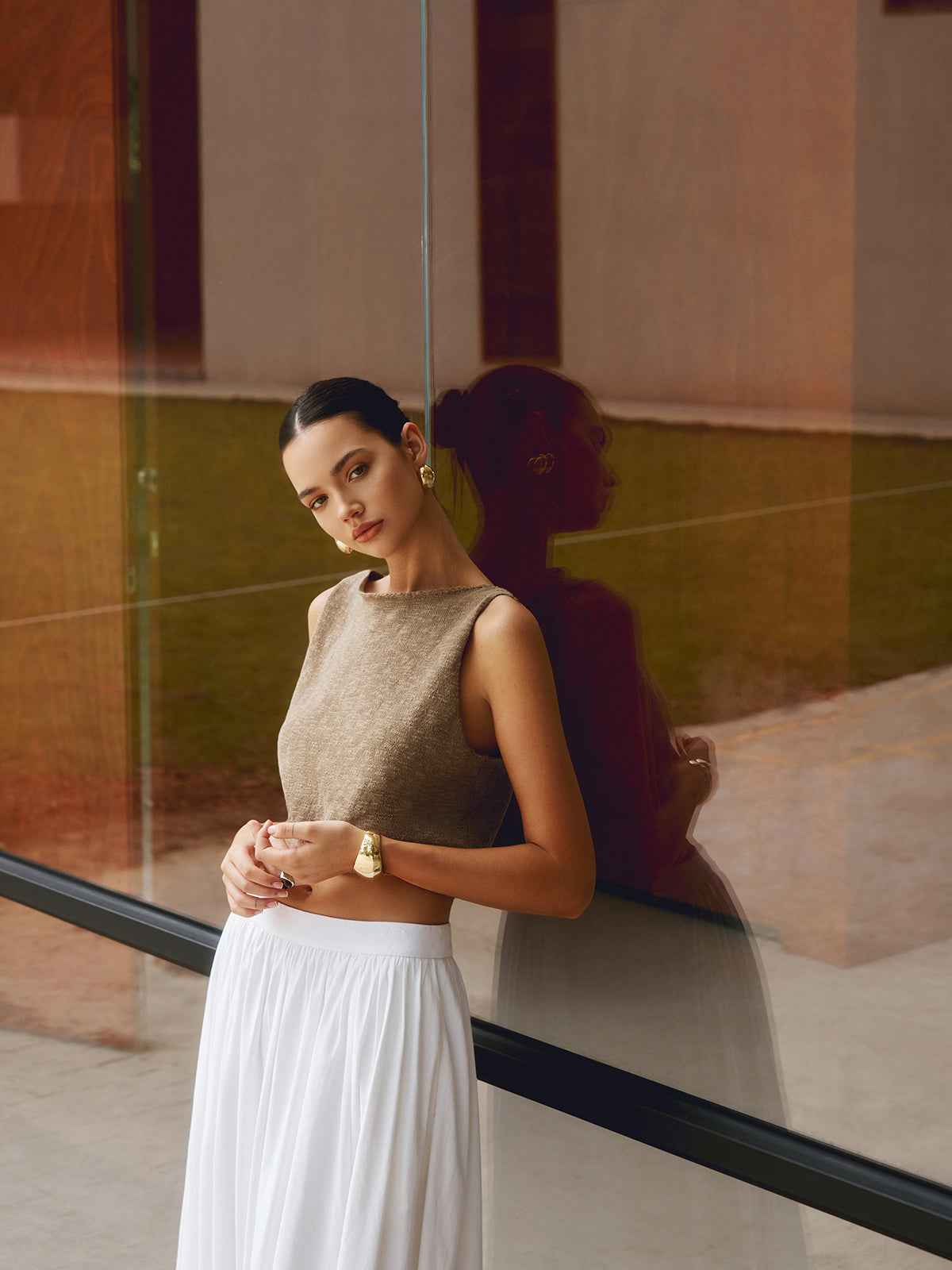 Stylish White Sleeveless Crop Top with Soft Fabric and Tailored Fit - Jamota