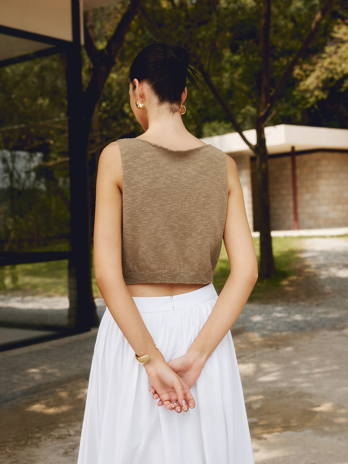 Stylish White Sleeveless Crop Top with Soft Fabric and Tailored Fit - Jamota
