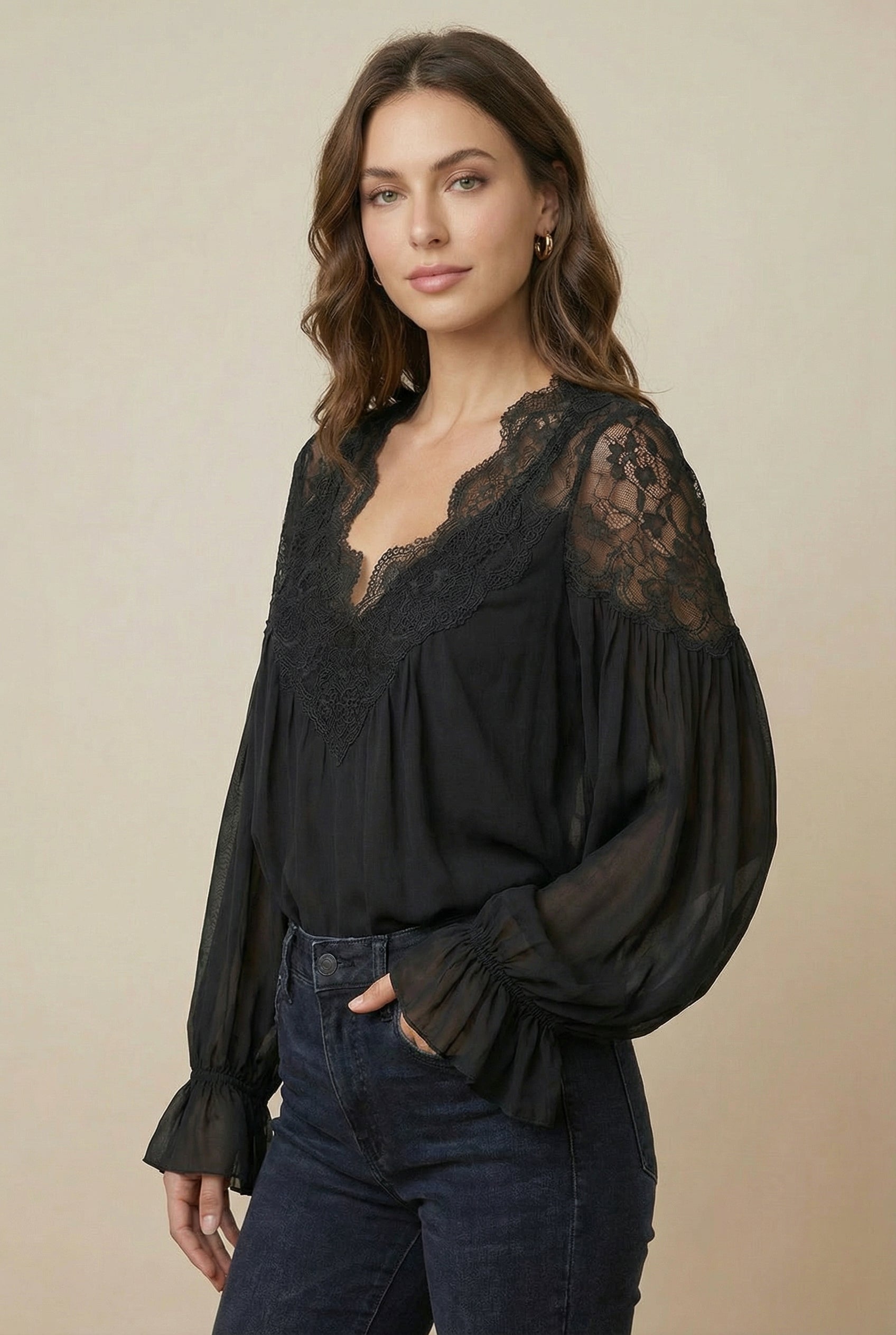 Elegant Airy Lace Collar Blouse - Professional Fit, Breathable Fabric - Jamota