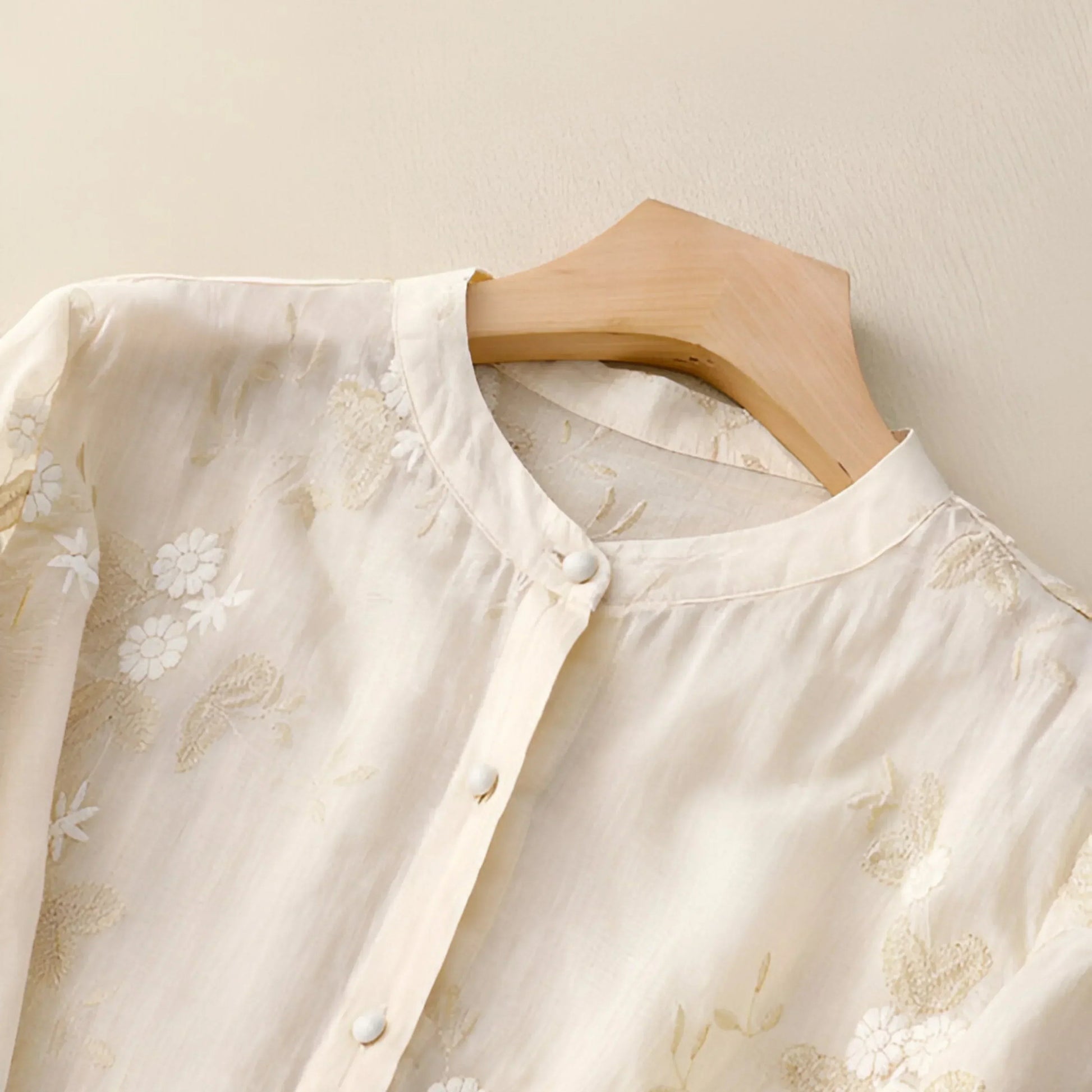 Elegant Floral Women's Top with Lightweight Fabric and Comfortable Fit - Jamota