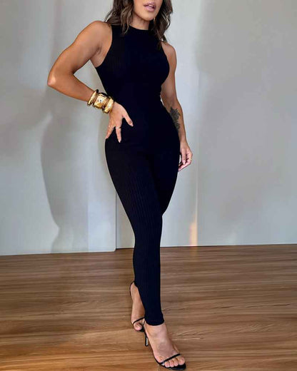 Elegant Black Jumpsuit for Women with Tailored Fit and Pockets