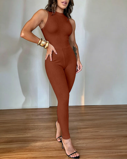 Elegant Black Jumpsuit for Women with Tailored Fit and Pockets