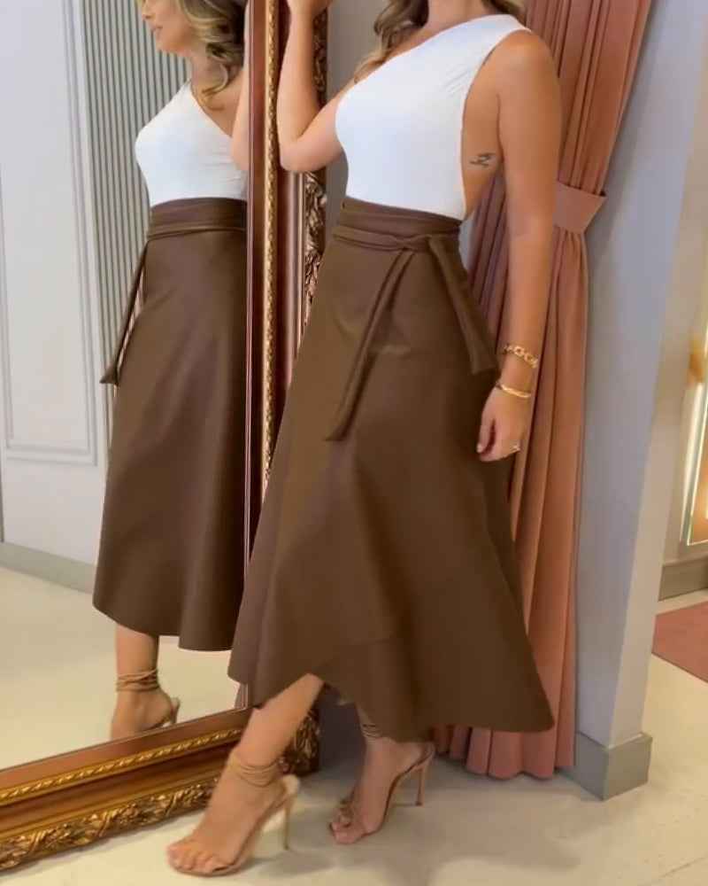 Sleek Modern Leather Midi Skirt with High Waist and Side Zip Closure