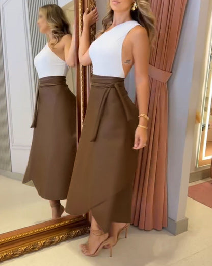 Sleek Modern Leather Midi Skirt with High Waist and Side Zip Closure