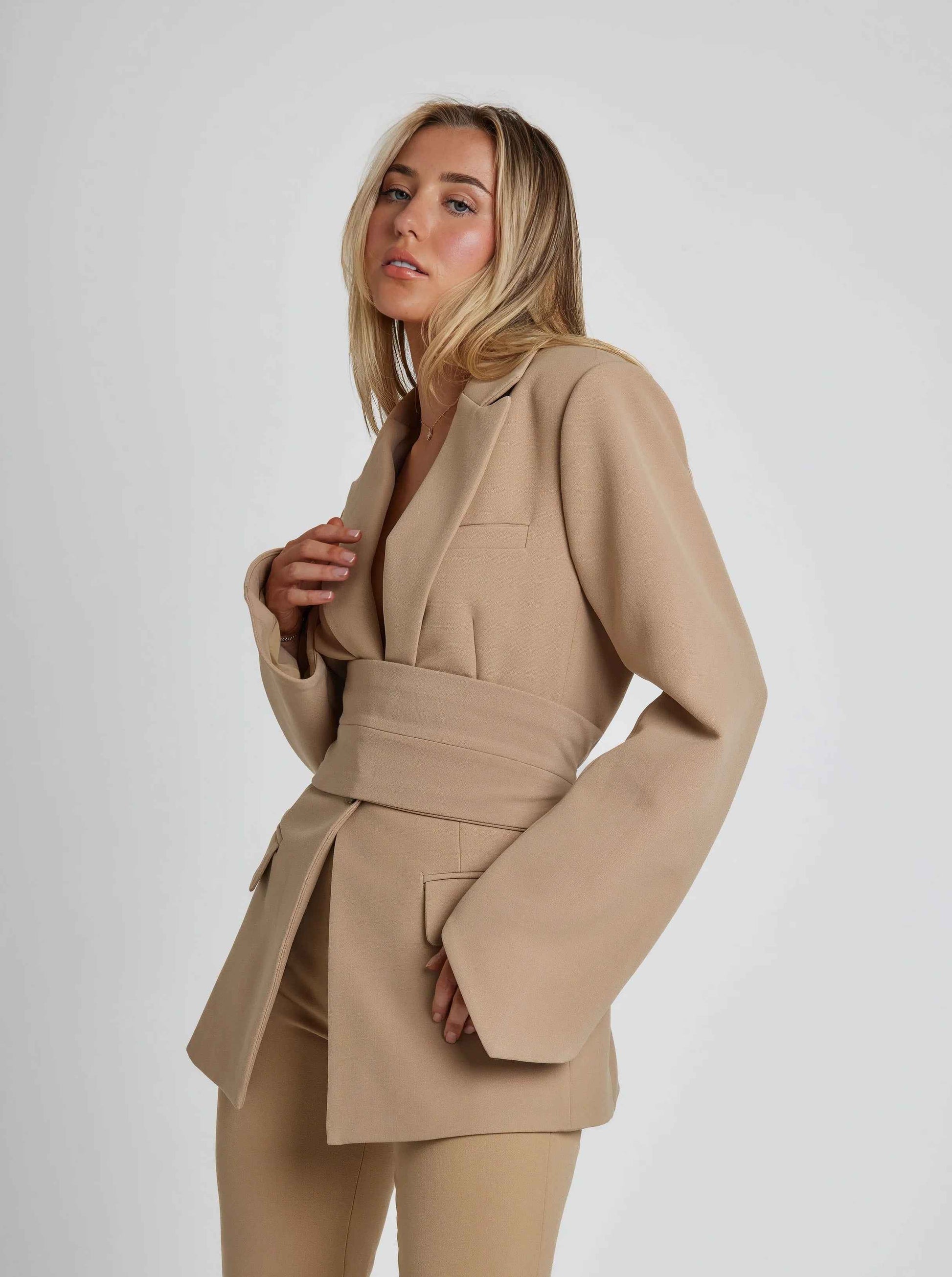 Sophisticated Tailored Belted Blazer with Pockets and Lined Interior - Jamota