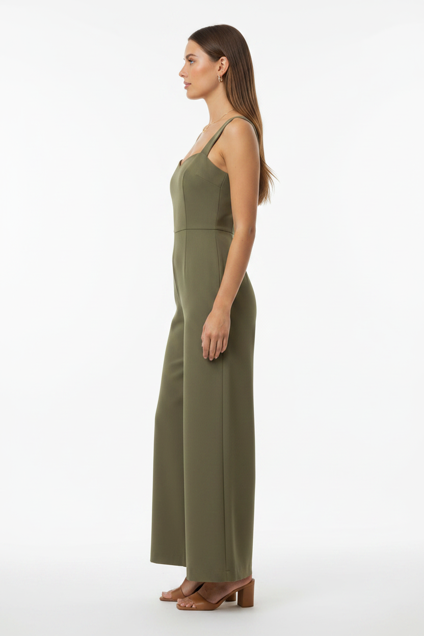 Elegant Black Women's Jumpsuit with Tailored Fit and Pockets - Jamota