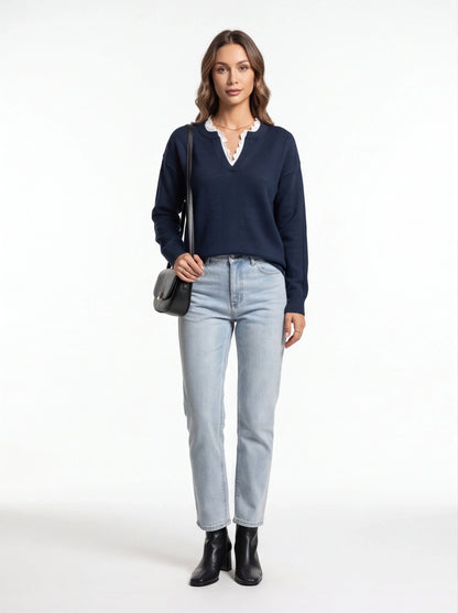Elegant Feminine Blouse with Soft Fabric and Versatile Design