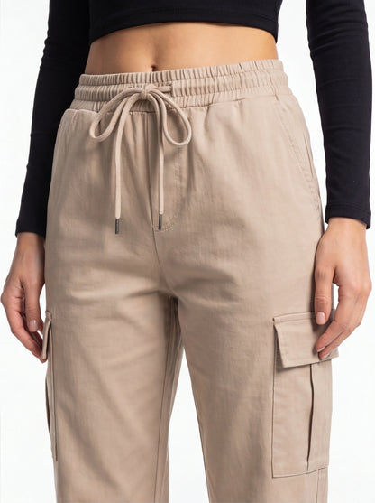 Stylish High-Waist Black Cargo Trousers with Pockets and Stretch Fabri