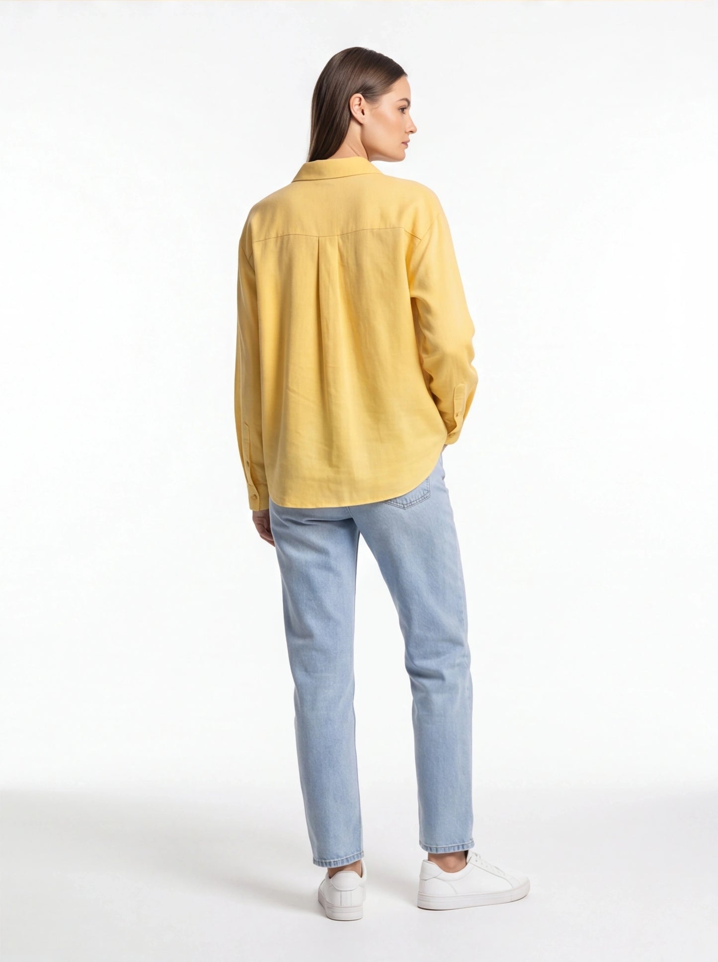 Elegant Relaxed Button Blouse with Soft Fabric and Versatile Fit