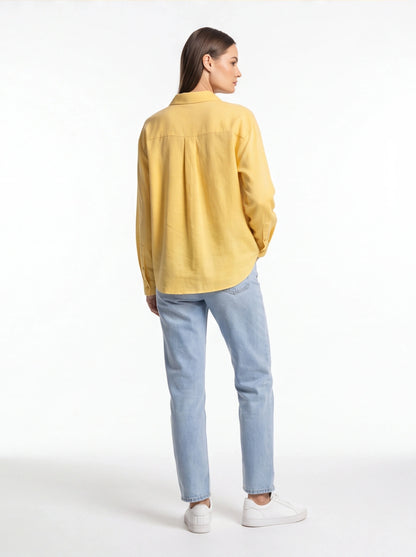 Elegant Relaxed Button Blouse with Soft Fabric and Versatile Fit
