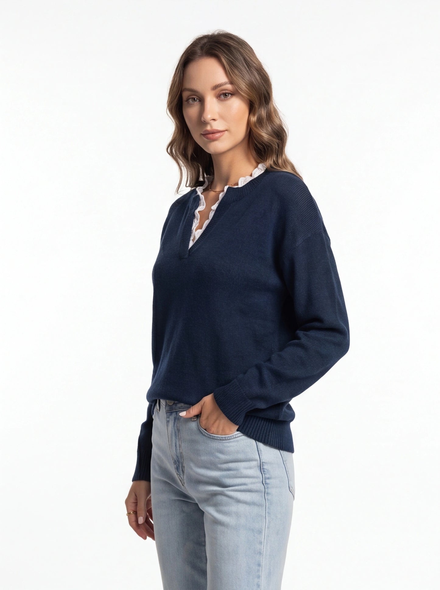 Elegant Feminine Blouse with Soft Fabric and Versatile Design