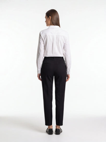Chic Minimalist Long Sleeve Blouse with Soft Fabric and Tailored Fit