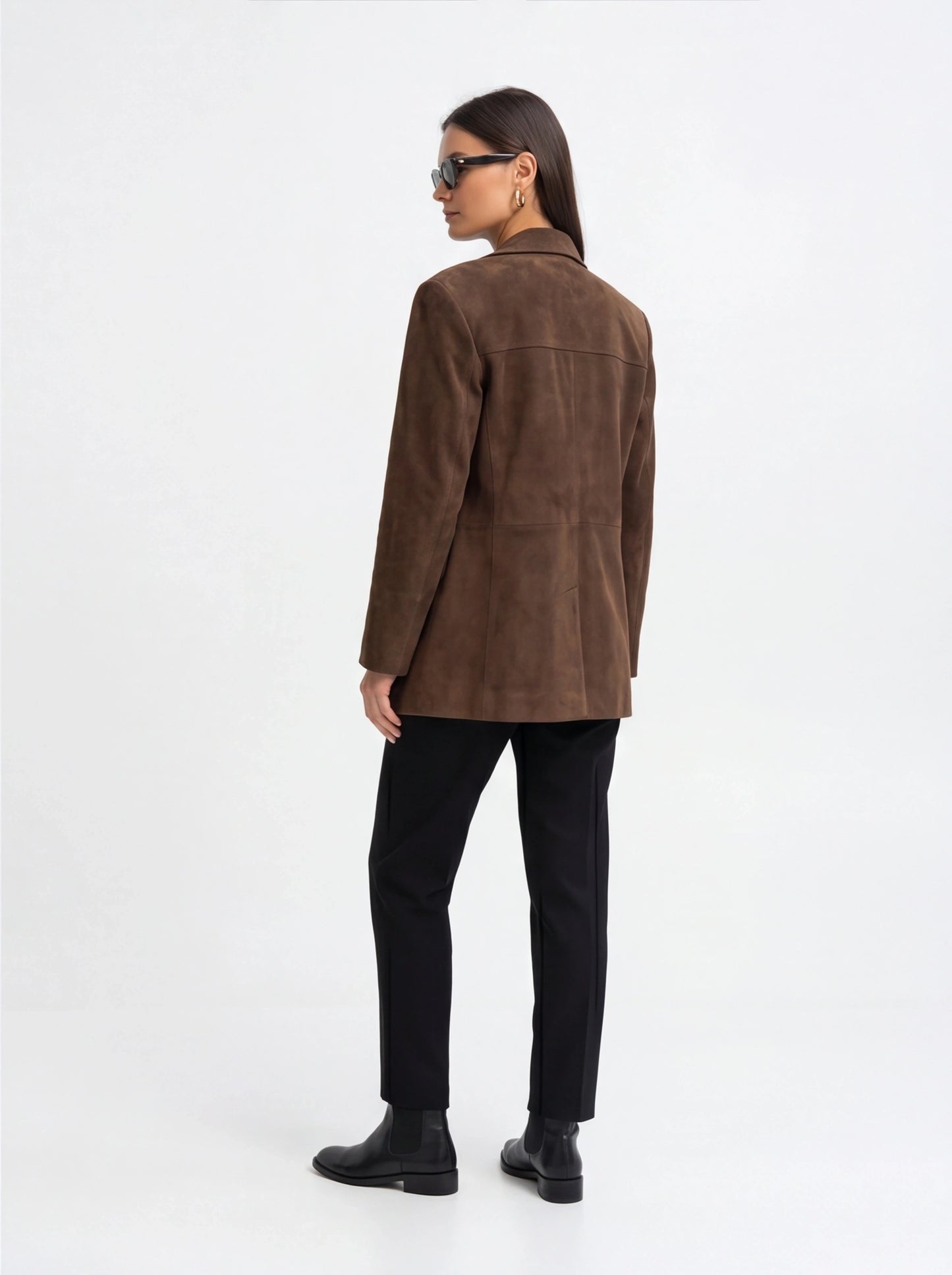Elegant Brown Tailored Blazer with Padded Shoulders and Slim Fit